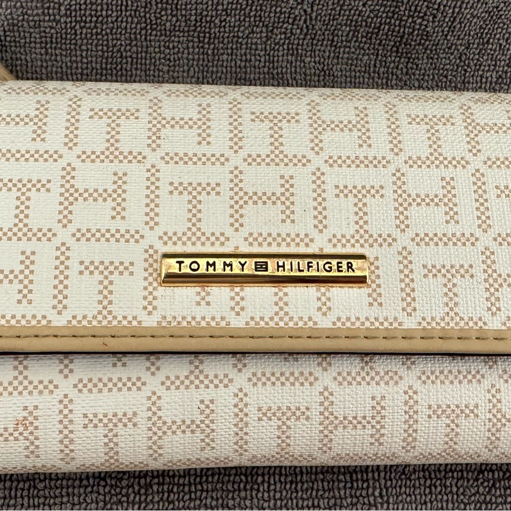 Tommy Hilfiger Cream and Tan Women's Wallet